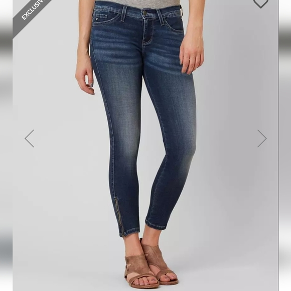 KanCan Denim - Kancan Skinny Stretch Cropped Jean BK1121 Size 29 with Zipper Accent